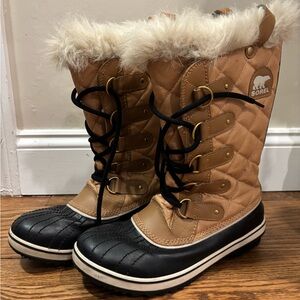 Sorel Women's Quilted Tan and Black Winter Boots Tofino II